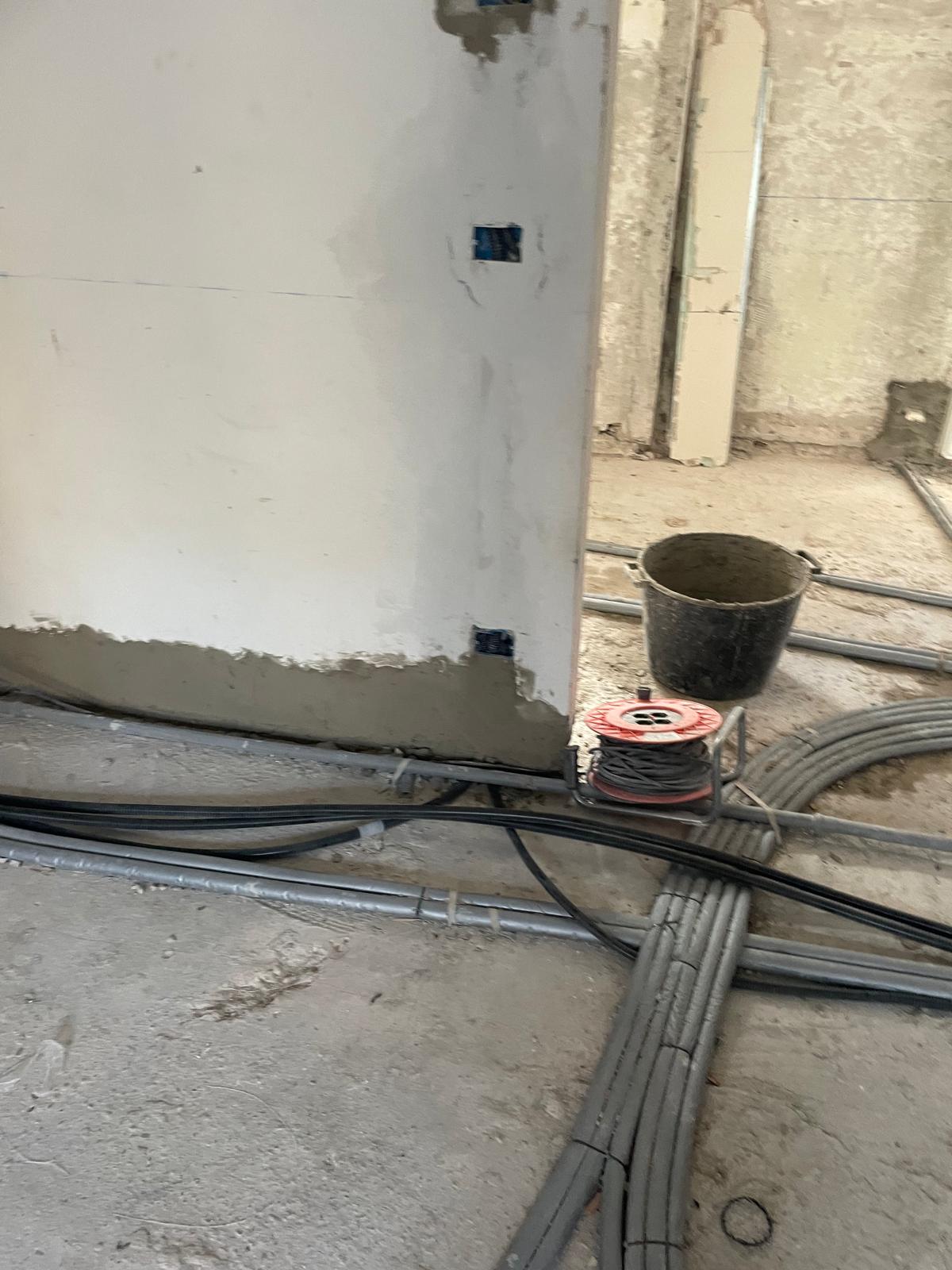 Impianti sottotraccia in fase di lavorazione