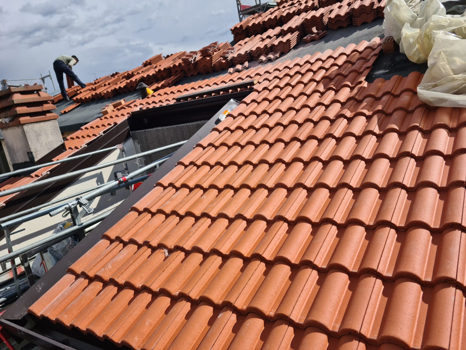 Cantiere di copertura seguito da Ediltecno