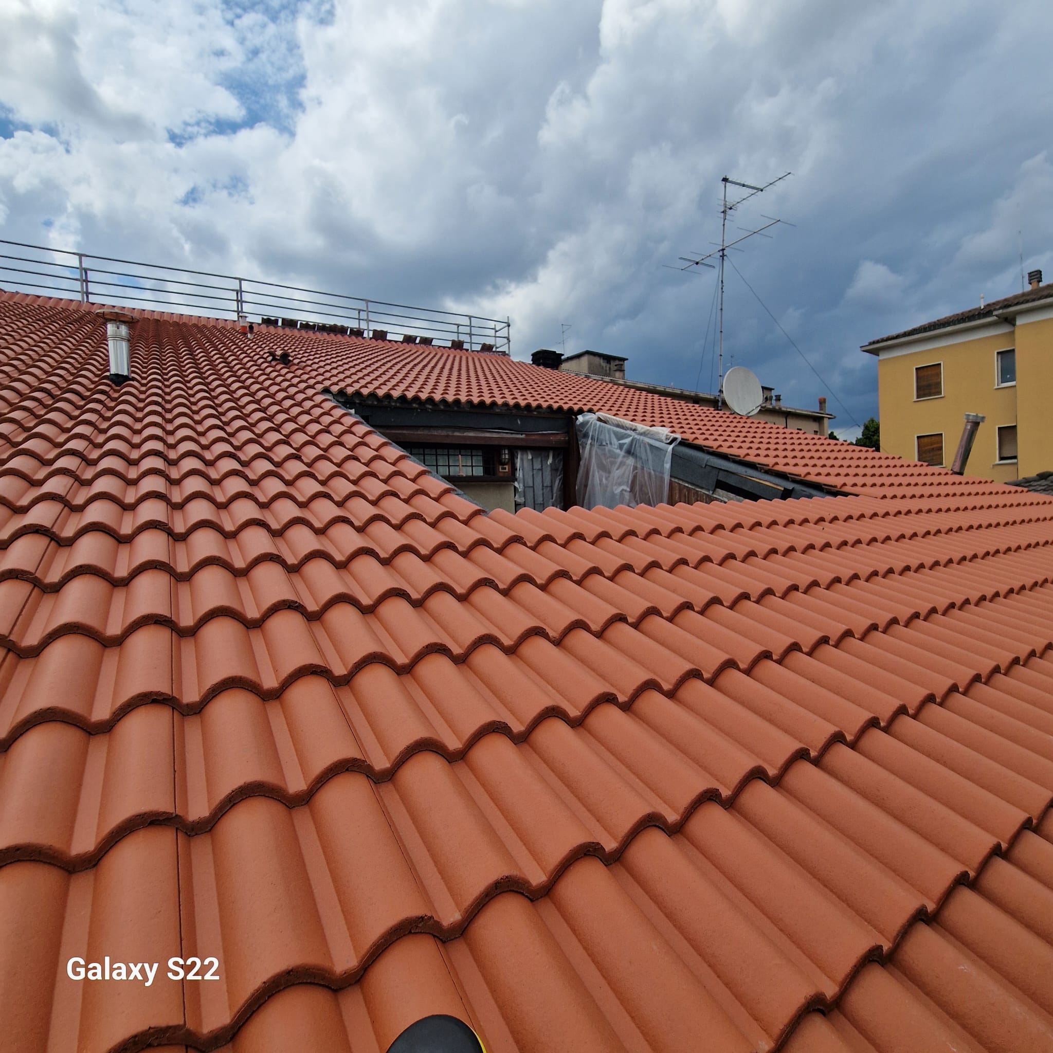 Vista panoramica di un tetto completato